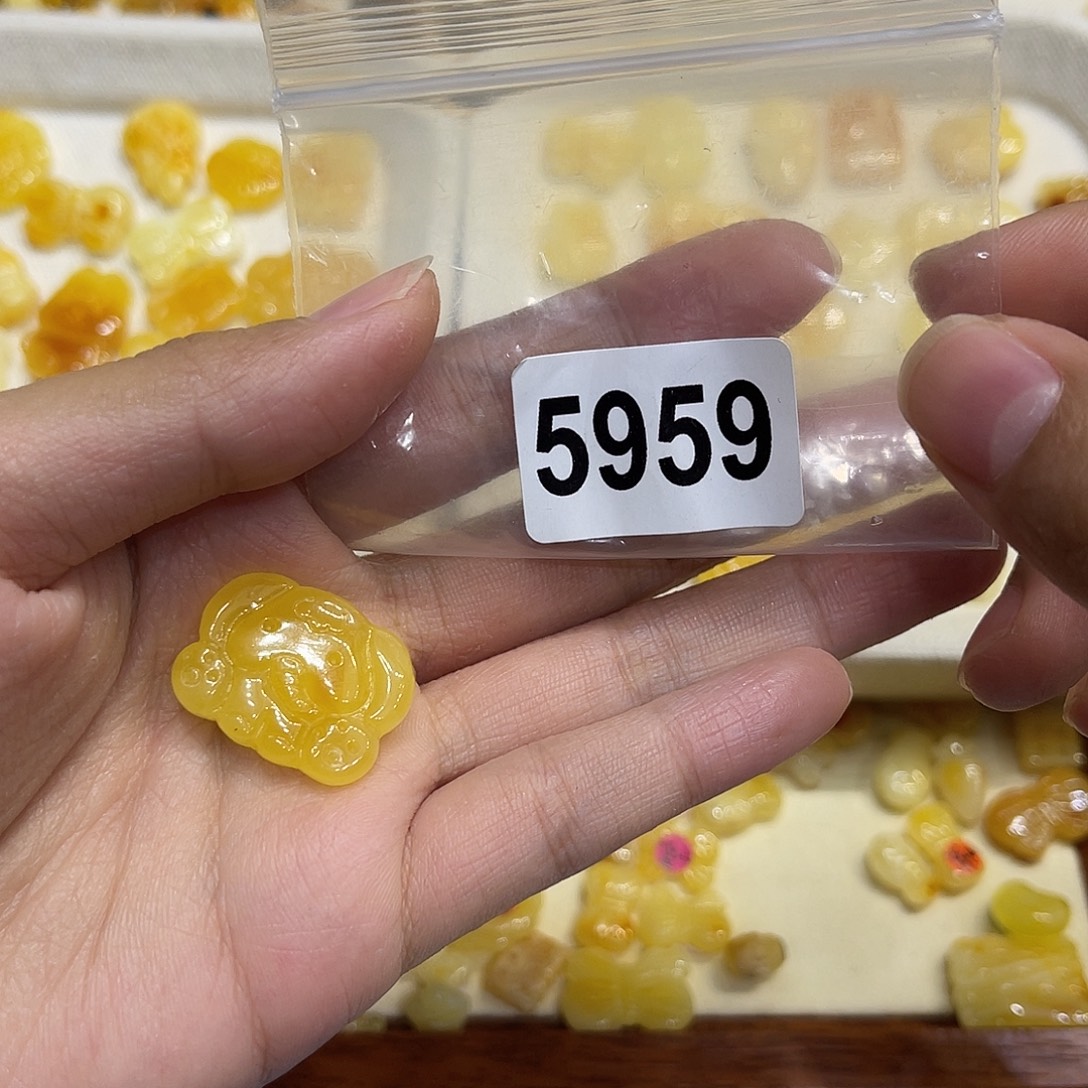 琥珀未镶嵌裸石蜜蜡