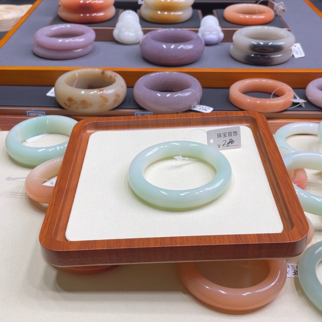 石英质玉手镯未镶嵌富***鱼