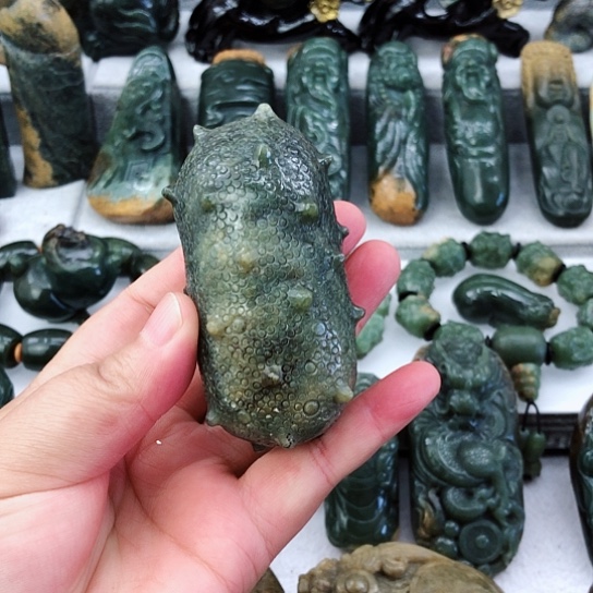 未镶嵌岫岩河磨玉（透闪石质玉）把件
