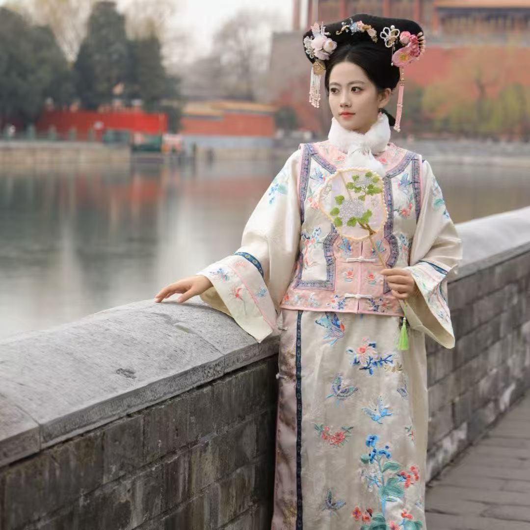 [创新万福] 重工复原感刺绣马甲氅衣旗服套装小宫装