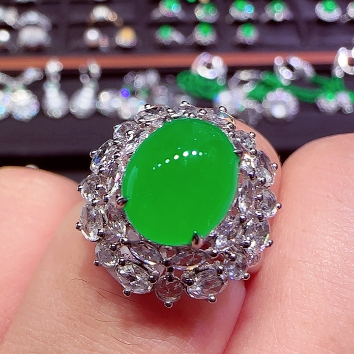 翡翠戒指18K金镶嵌戒指