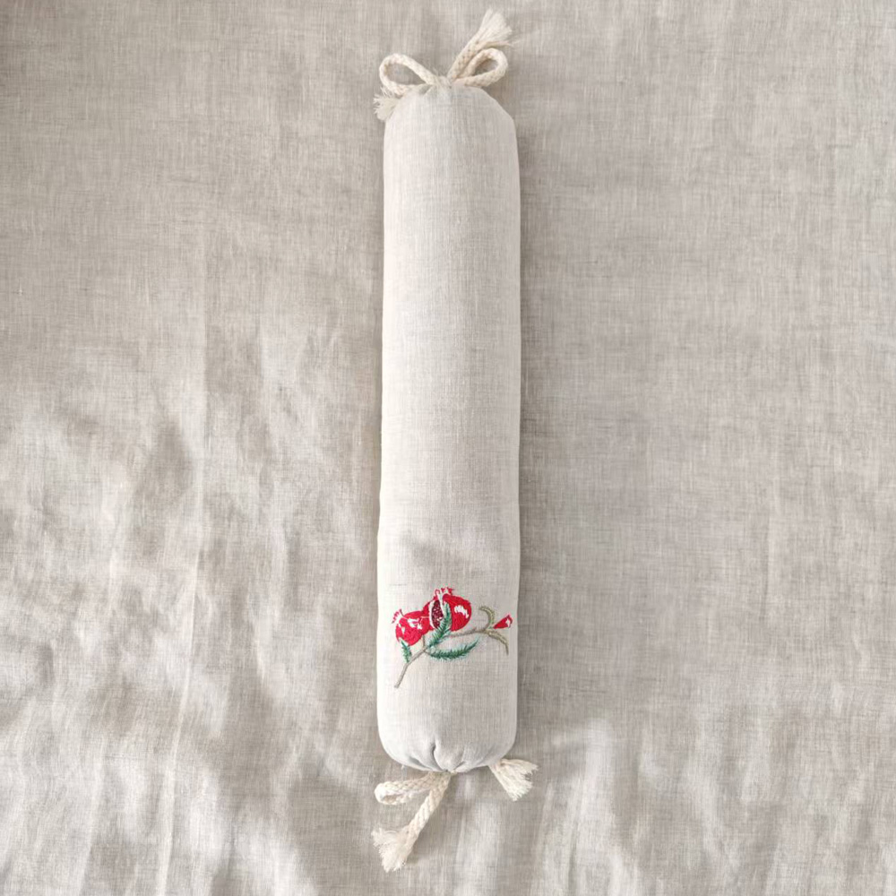 亚麻雨露麻刺绣糖果颈椎枕