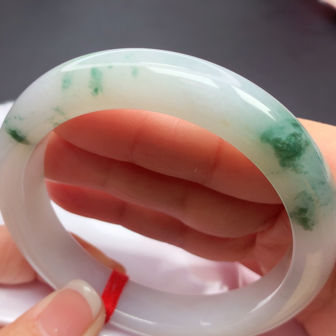 翡翠手镯未镶嵌l n n n n n n n n n