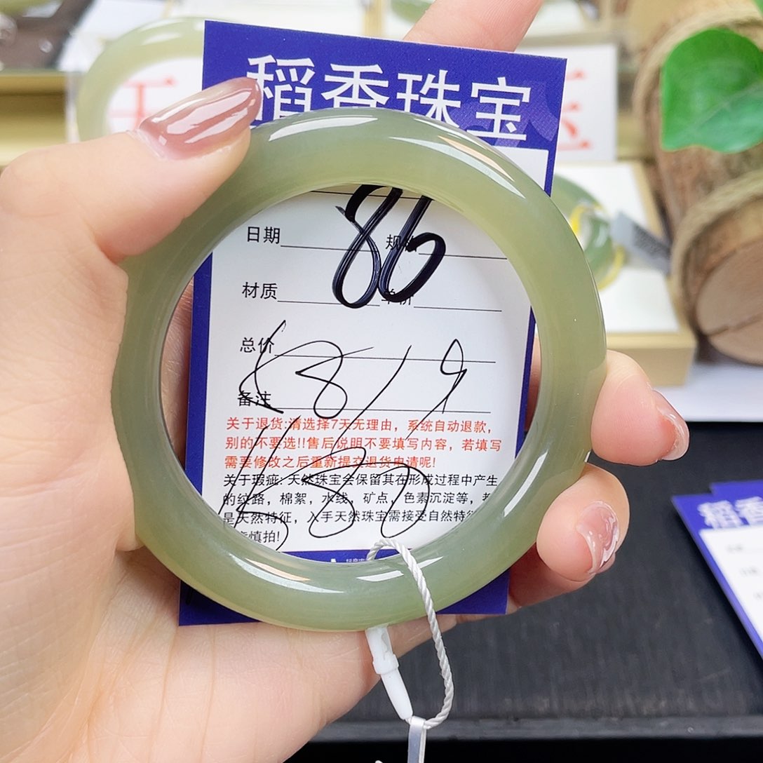 和田玉手镯未镶嵌