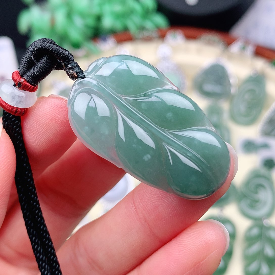 翡翠未镶嵌颈饰吊坠