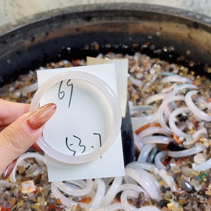 玛瑙/玉髓手镯未镶嵌69