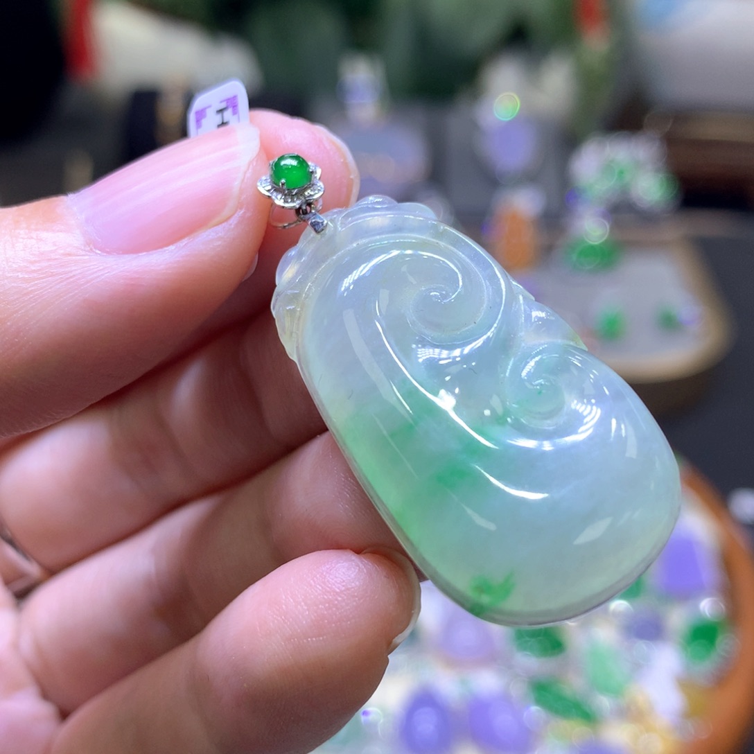 翡翠18K金镶嵌颈饰翡翠吊坠项链