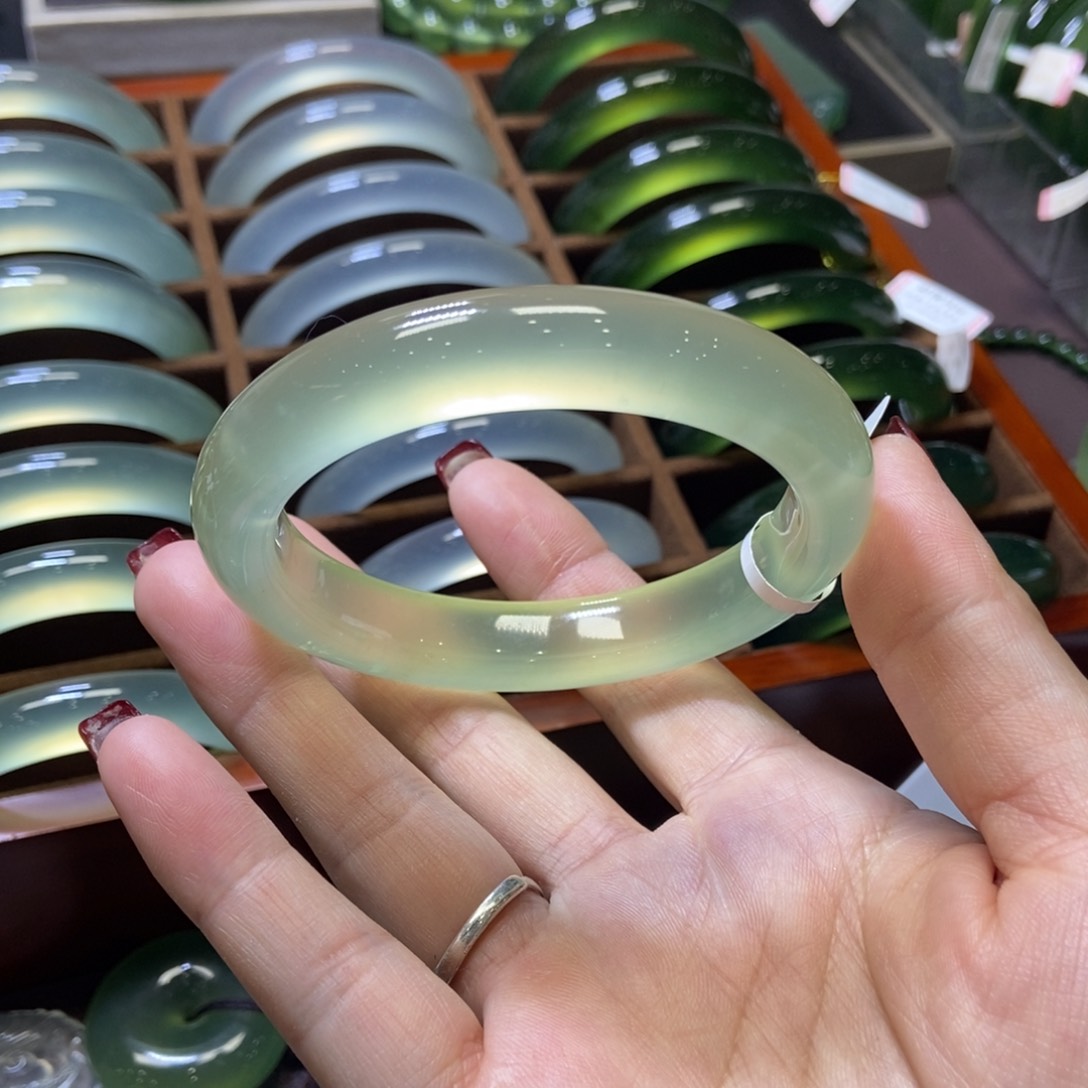 蛇纹石玉手镯60未镶嵌