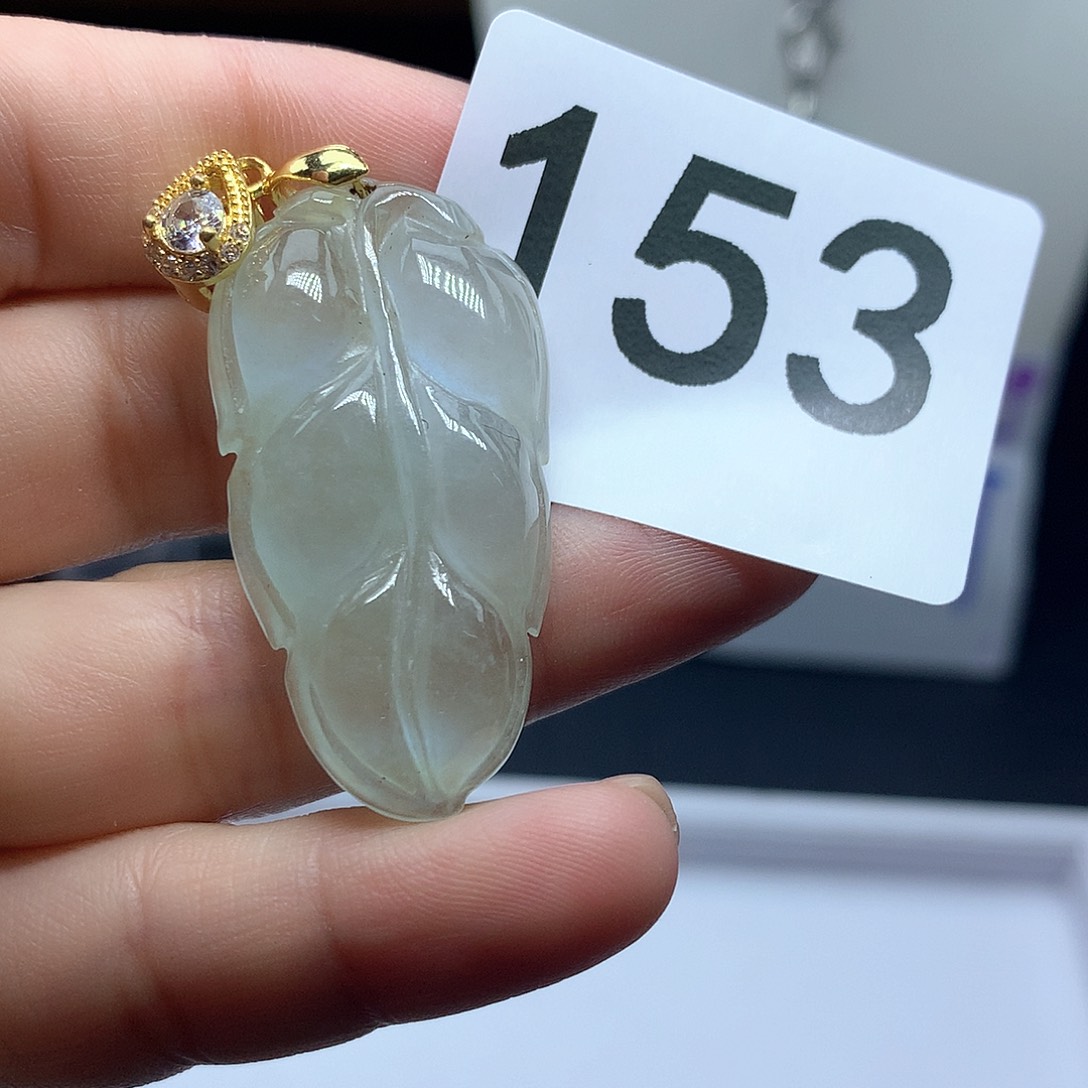 翡翠吊坠(赠链)未镶嵌