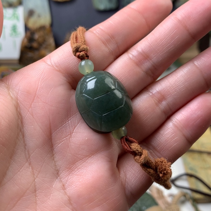 透闪石质玉手牌未镶嵌