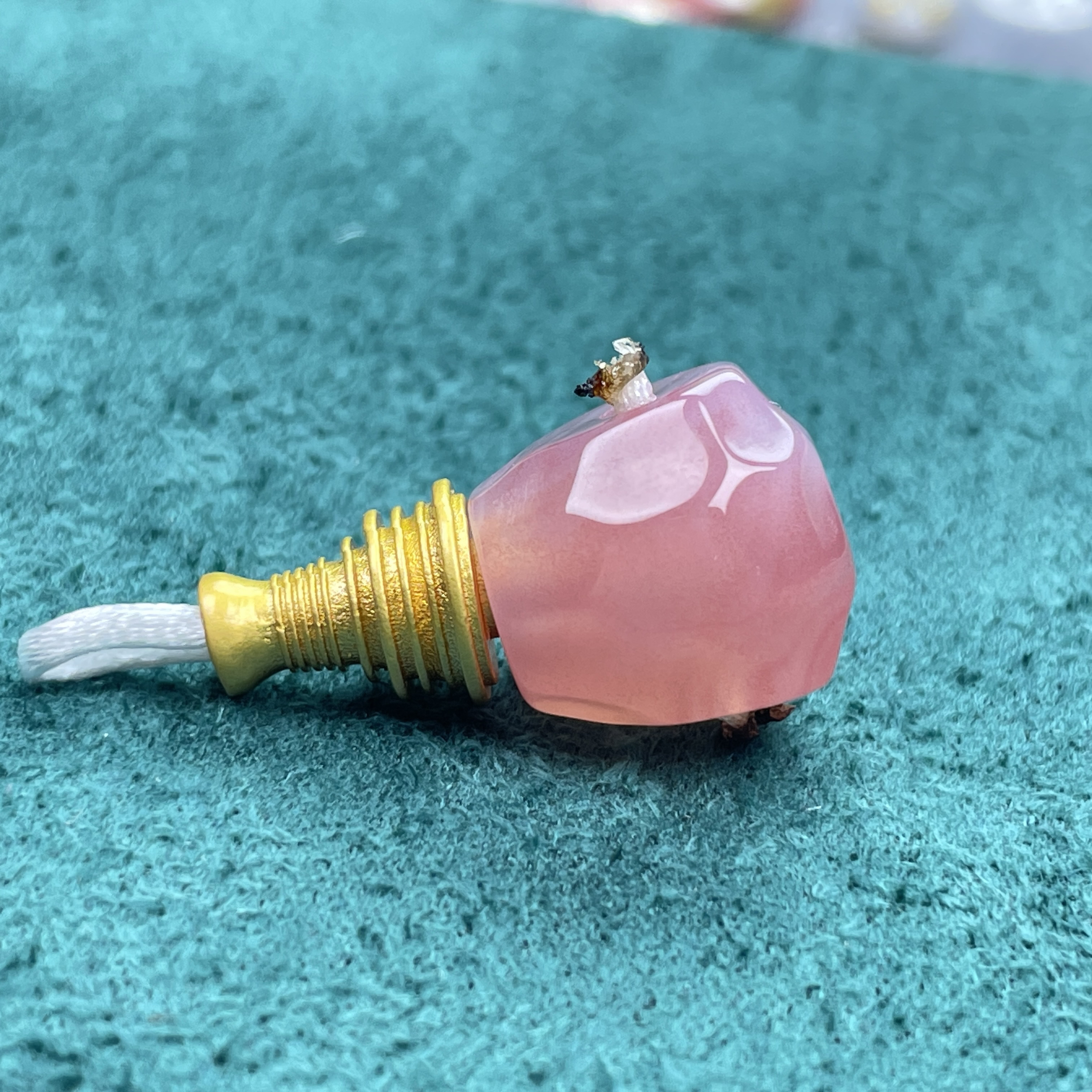 纯原矿粉糯三通精工雕刻无相内凹，尺寸12mm颜色随机发货文玩配饰