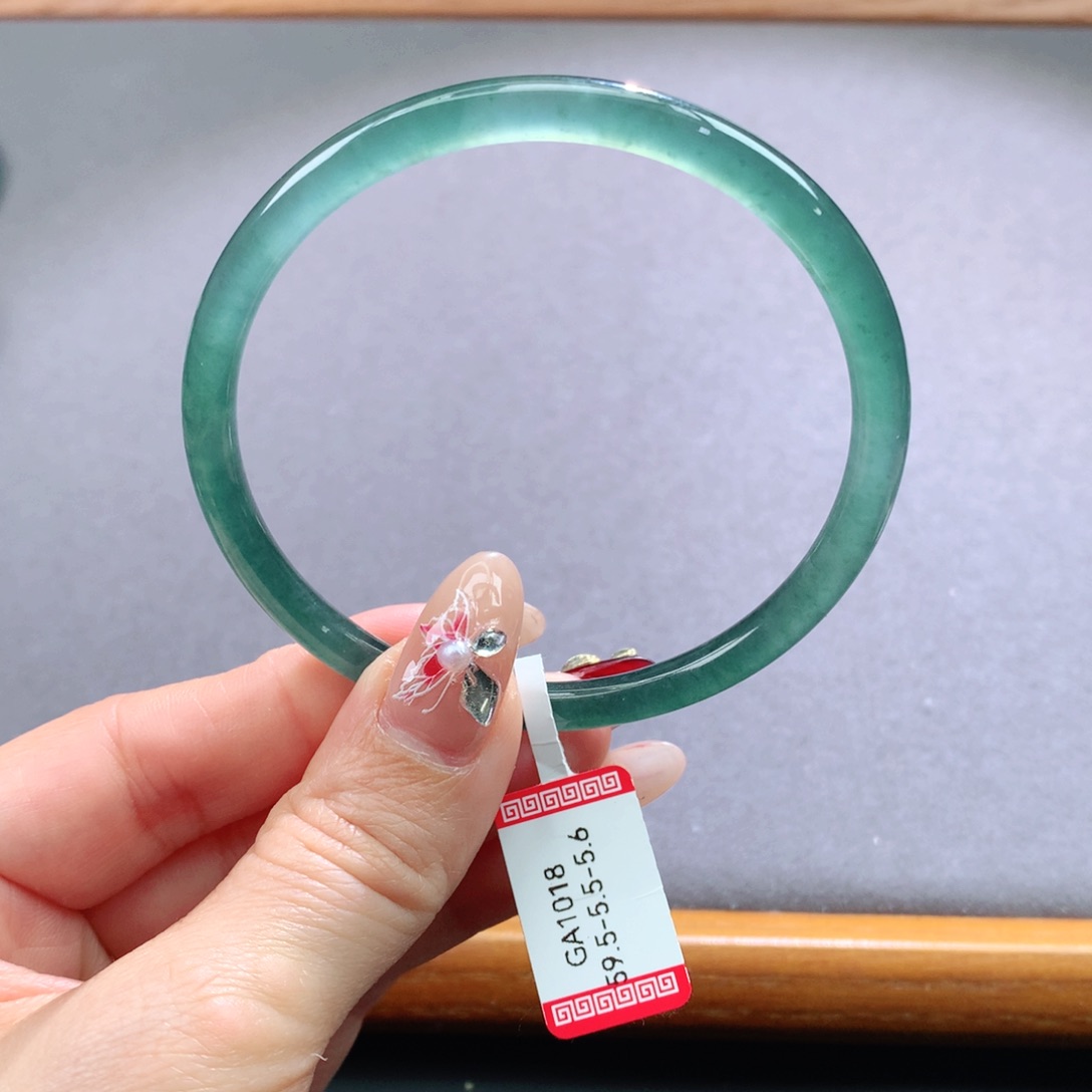 翡翠手镯未镶嵌天然翡翠手镯叮当镯