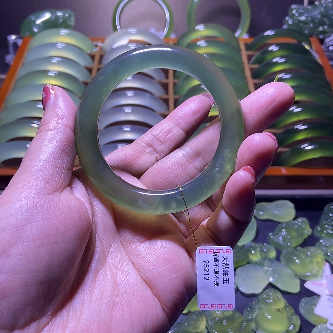 蛇纹石玉玉镯未镶嵌