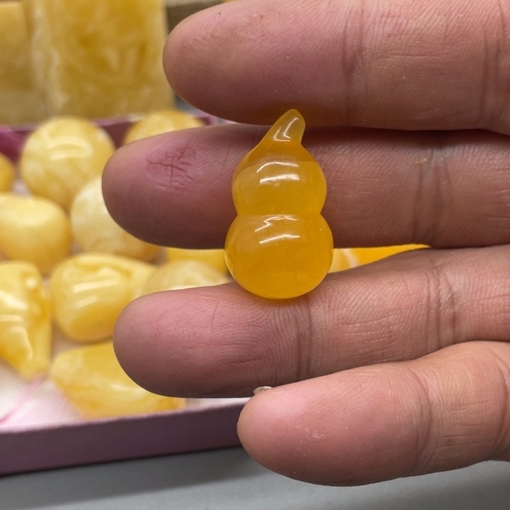 琥珀裸石未镶嵌葫芦