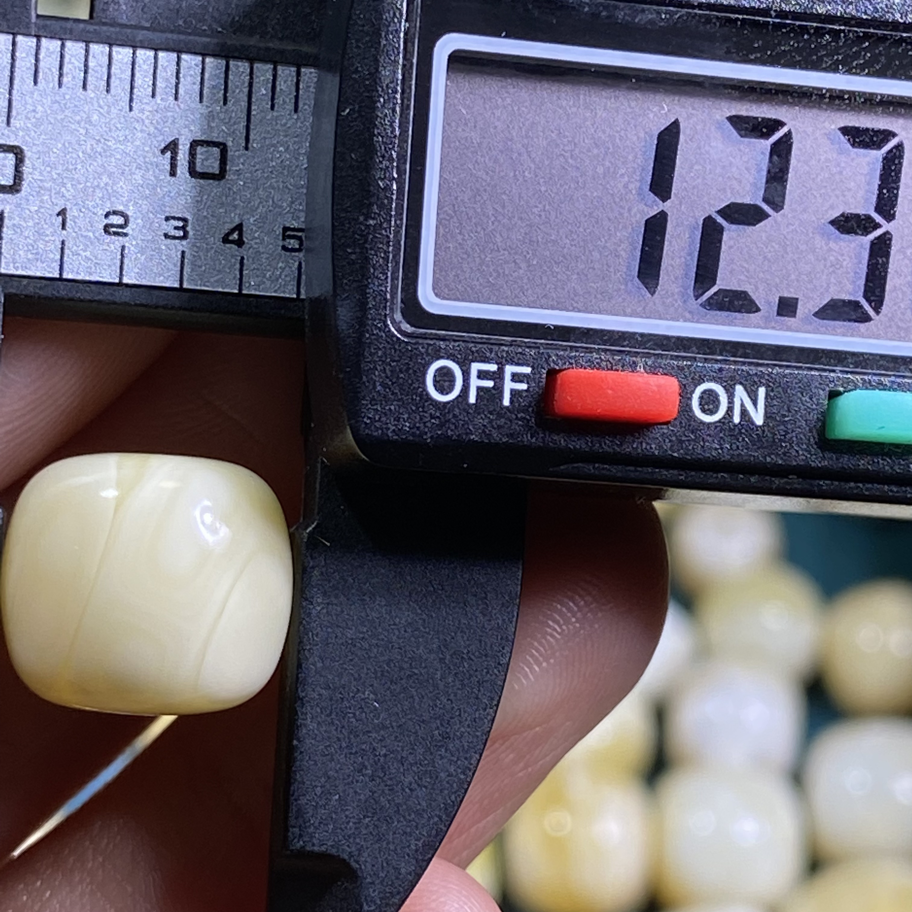 纯天然俄料蜜蜡配饰