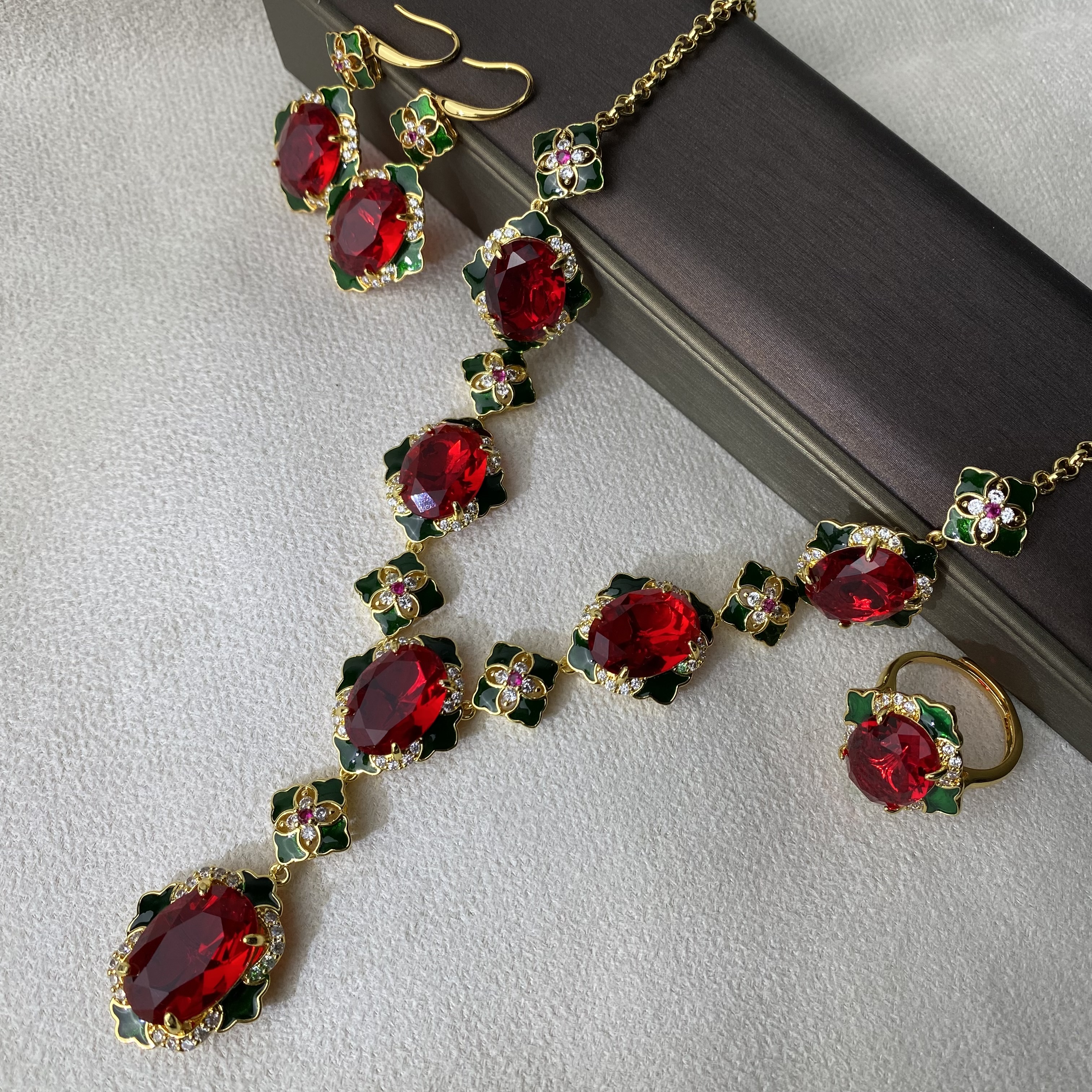  5827项链--收藏级轻奢时尚设计首饰送礼盒（三件套