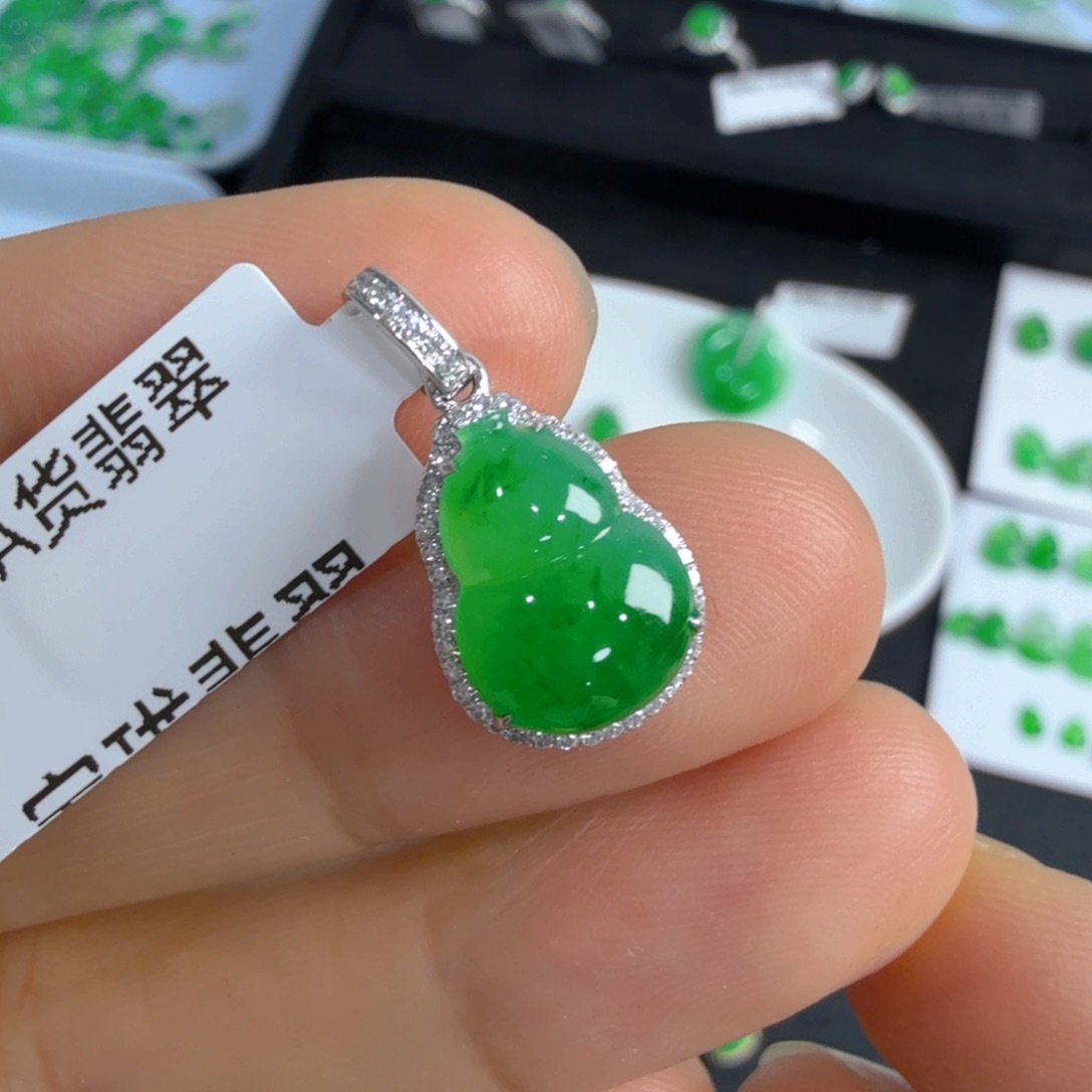 翡翠18K金镶嵌吊坠(不含链)葫芦