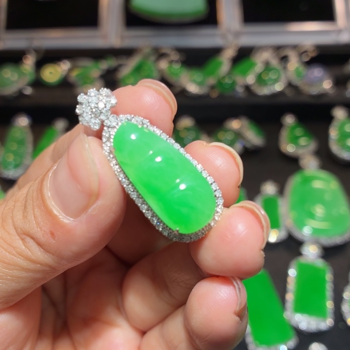 吊坠(不含链)18K金镶嵌翡翠翡翠