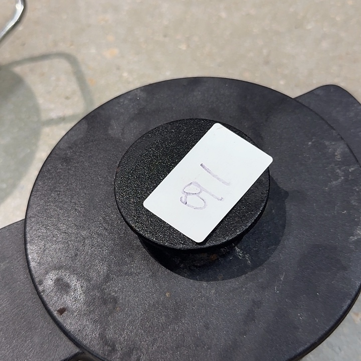 白瓷041 微瑕盖子小锈 黑色小珐琅guo