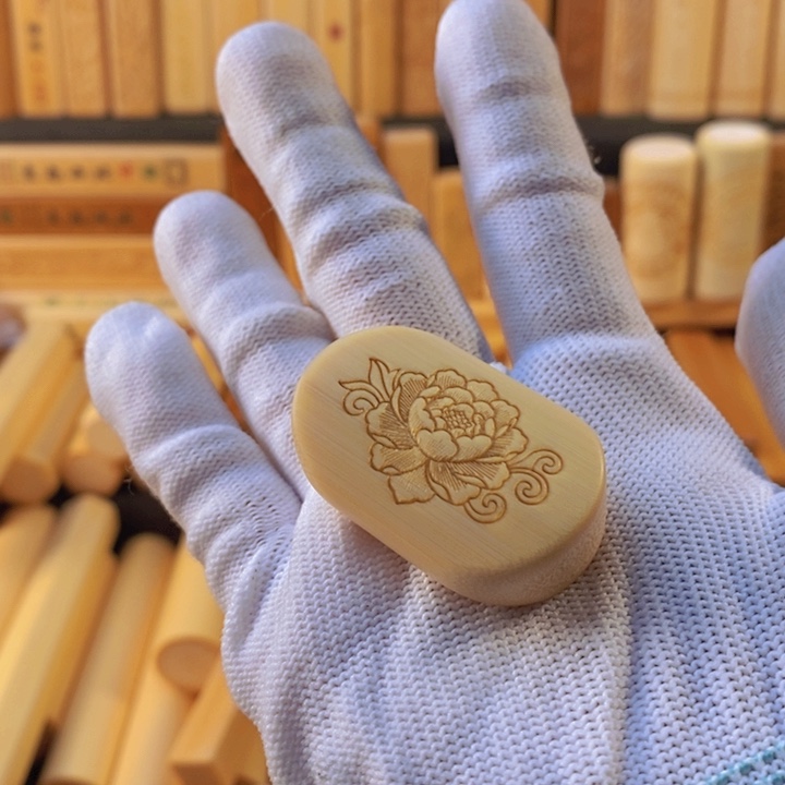 竹牡丹花手把件随身携带