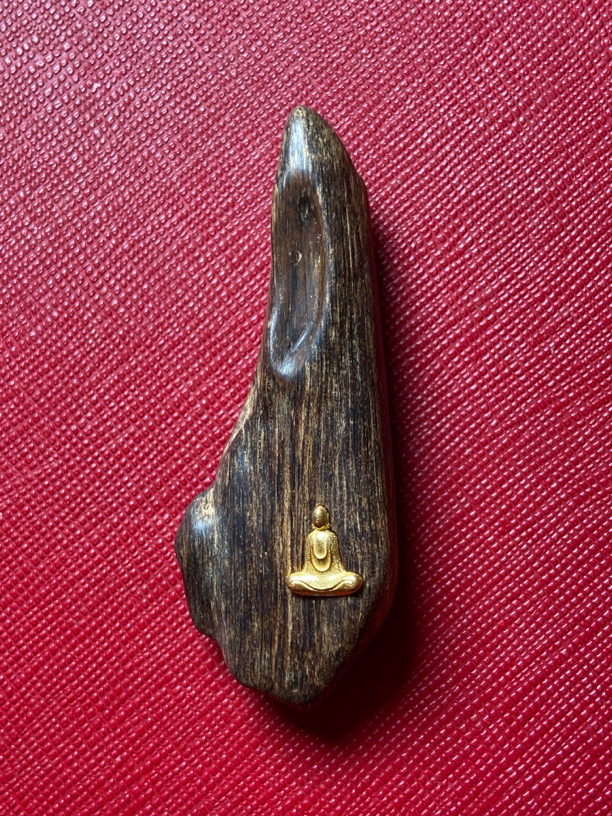 沉香吊坠镶嵌18k金无相佛