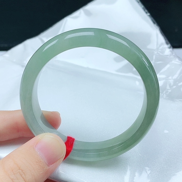 翡翠手镯未镶嵌笑*。天然翡翠手镯