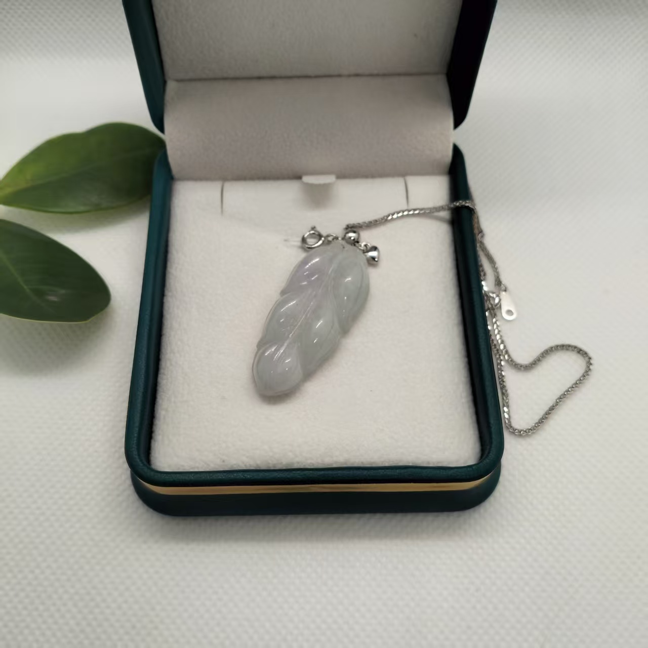 铁合金项链 金镶嵌叶子女款玉石时尚气质颈饰精致锁骨链链子