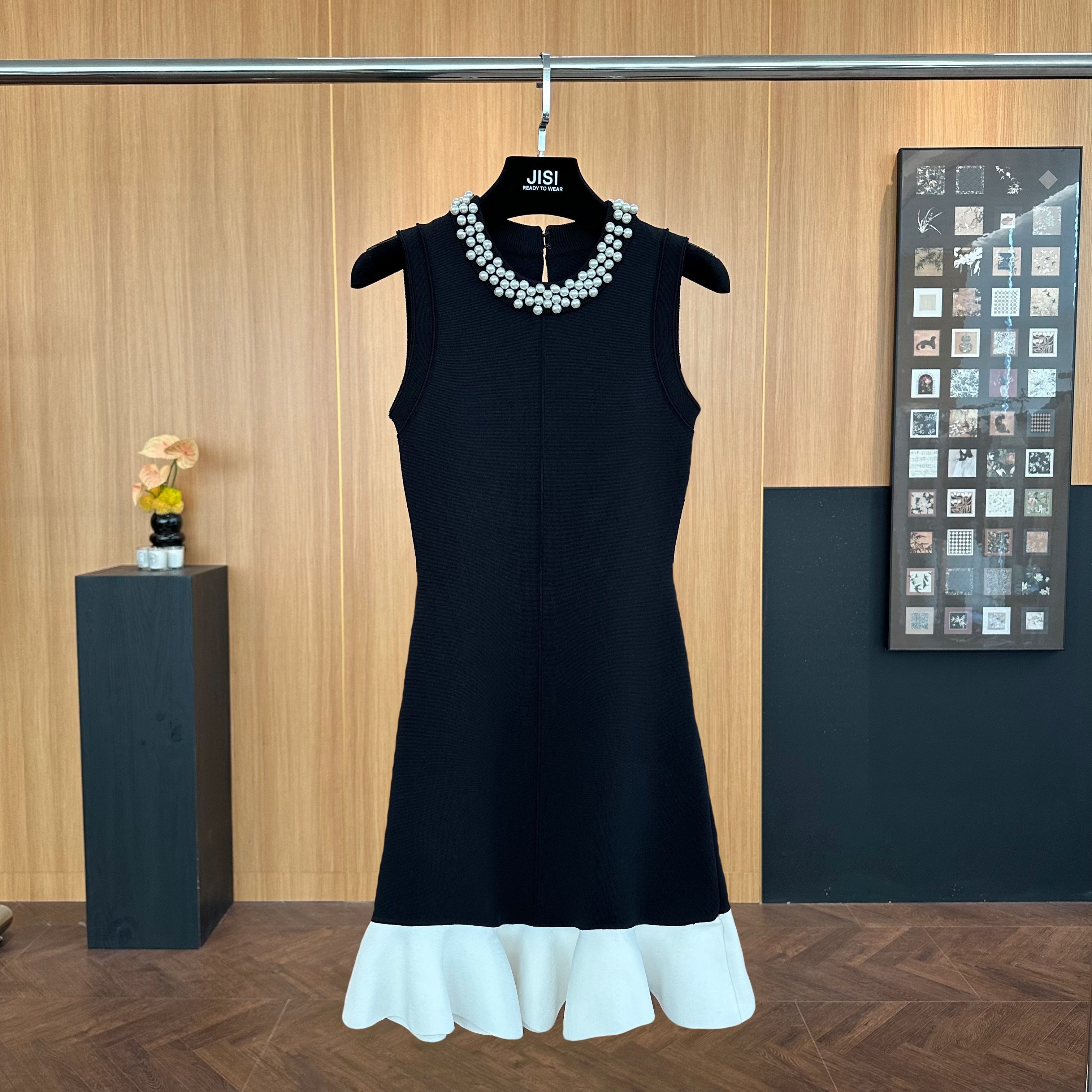 JISI 25ss黑白撞色珍珠无袖针织连衣裙-L25083