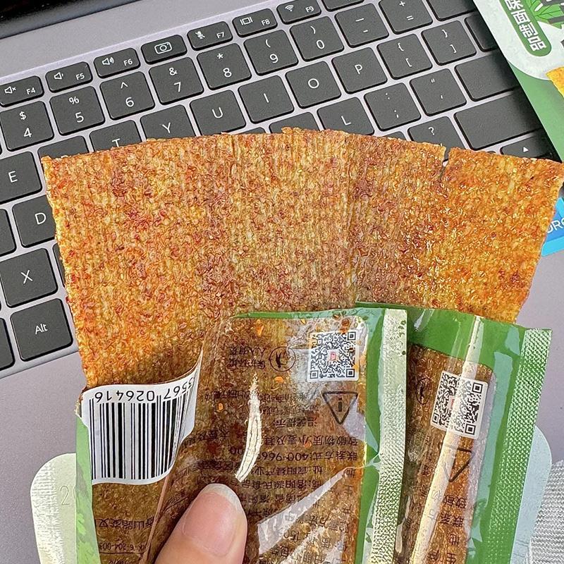 香菜辣条大辣片童年休闲解馋爆款手工零食儿时经典特色麻辣条辣丝