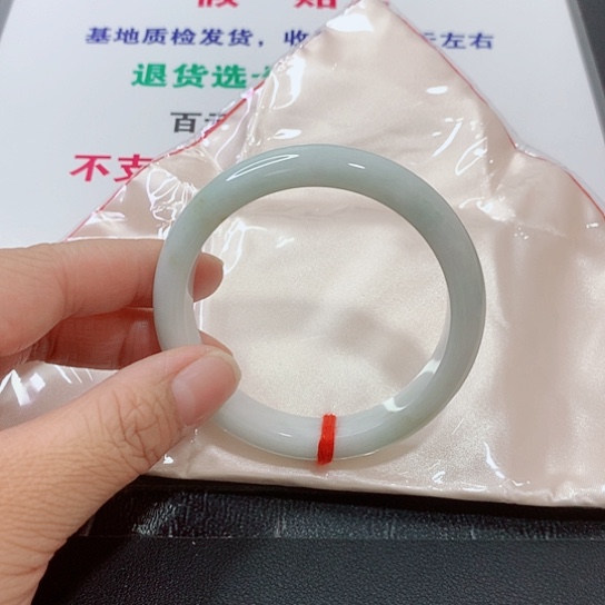 翡翠手镯未镶嵌快**跑手镯