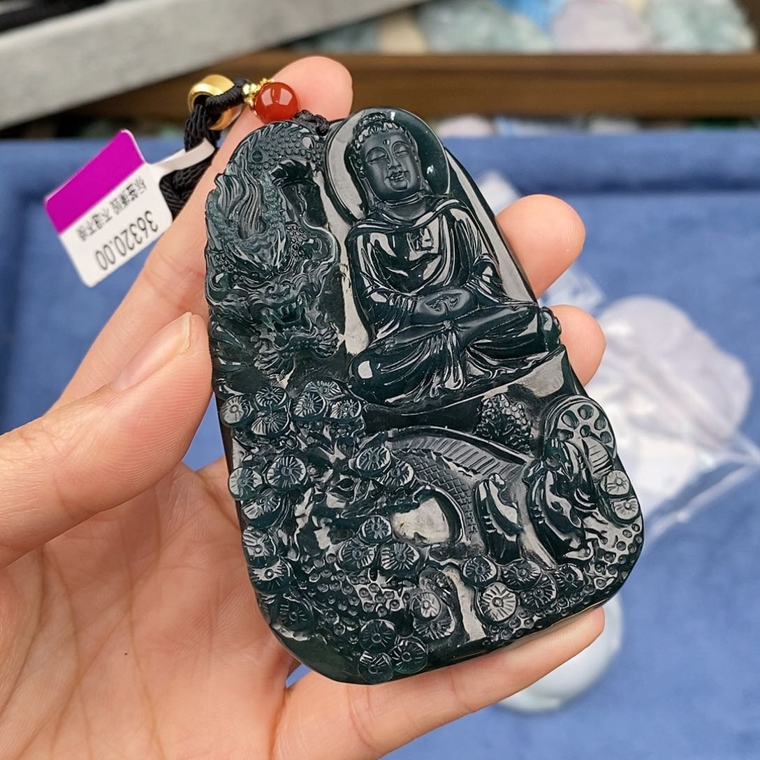 翡翠颈饰未镶嵌一