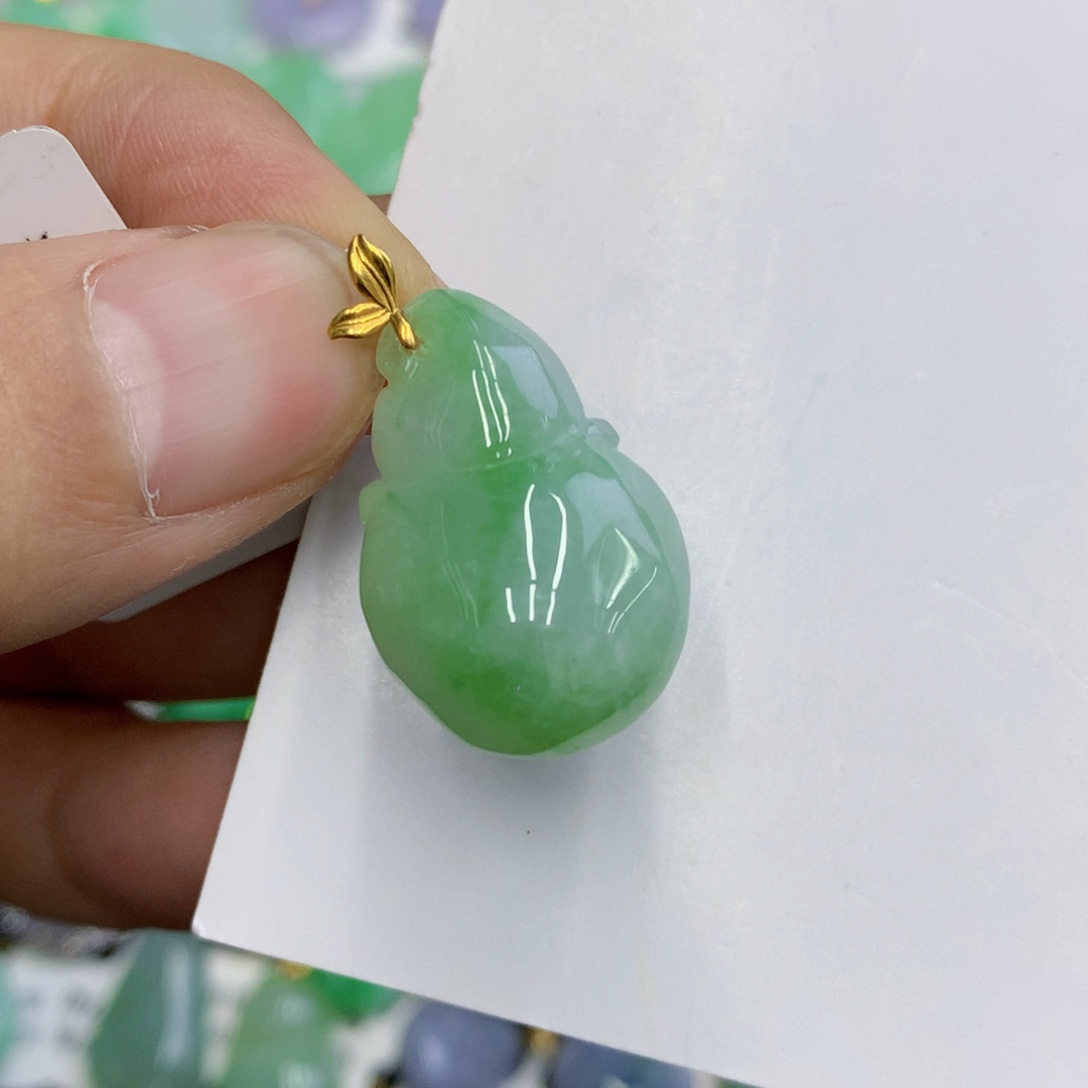 翡翠18K金镶嵌颈饰翡翠