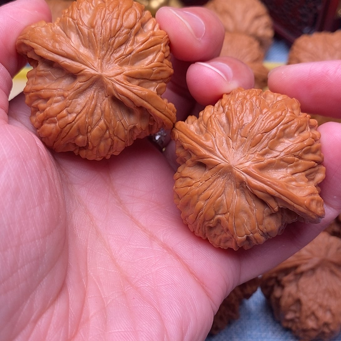 睿***.文玩核桃把件全品毕业山地正磨45尺