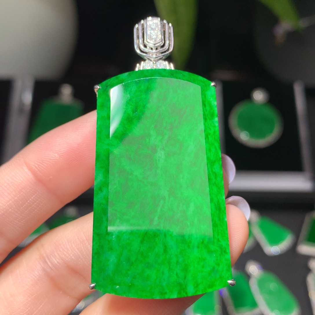 翡翠颈饰18K金镶嵌翡翠