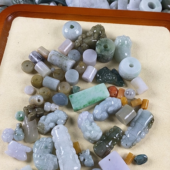翡翠颈饰未镶嵌翡翠30