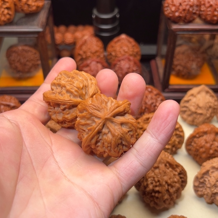 还***在桃核吊坠哈哈哈哈哈哈