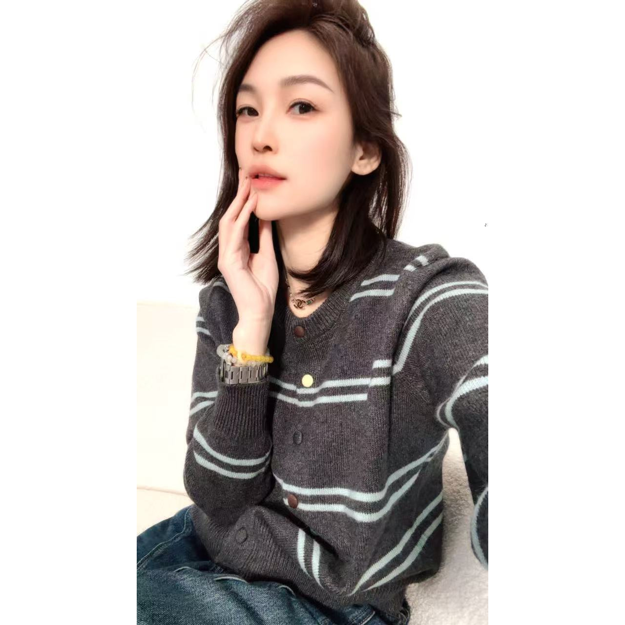 杨老板秋冬私人定制款条纹撞色休闲纽扣开衫毛衣