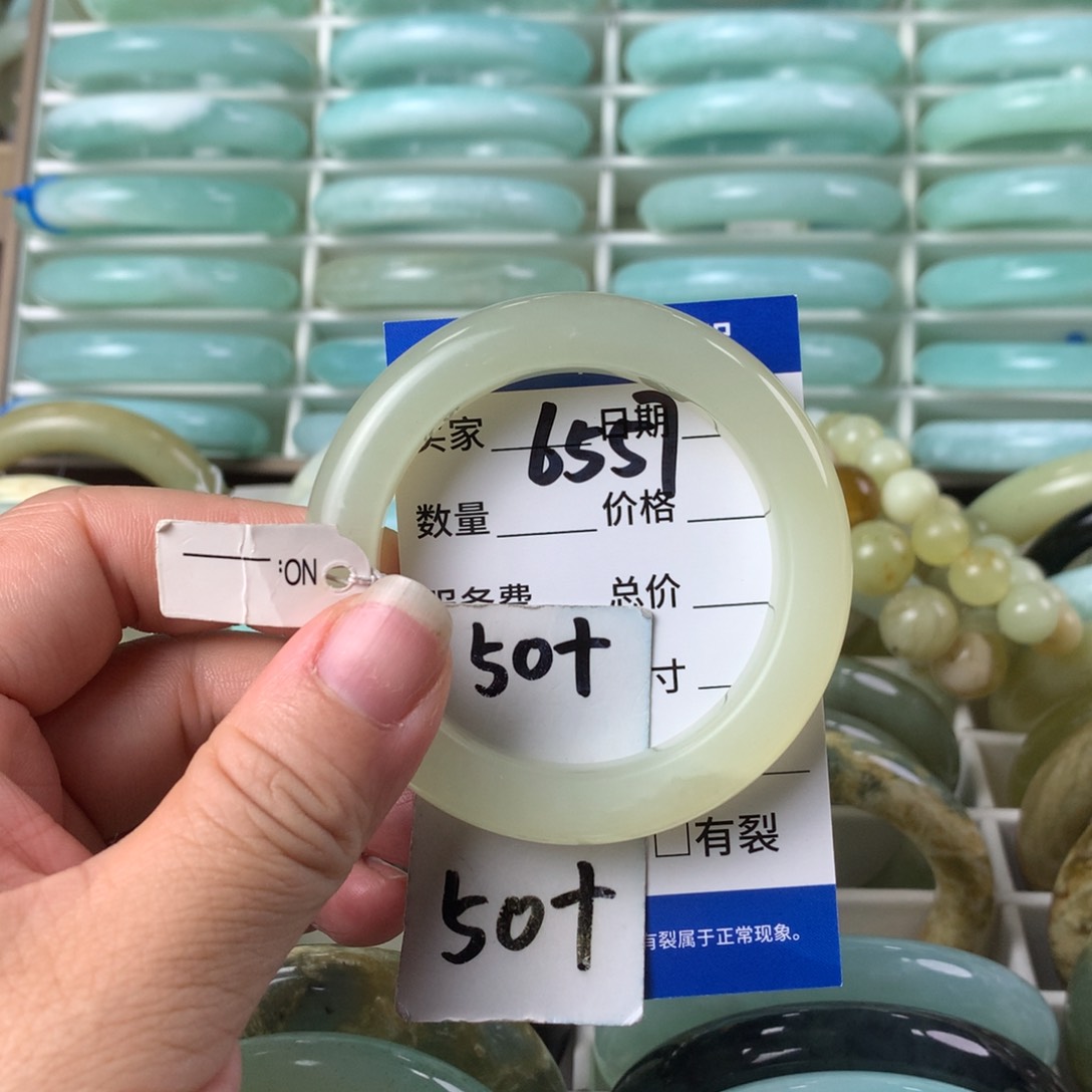 蛇纹石玉手镯未镶嵌6557