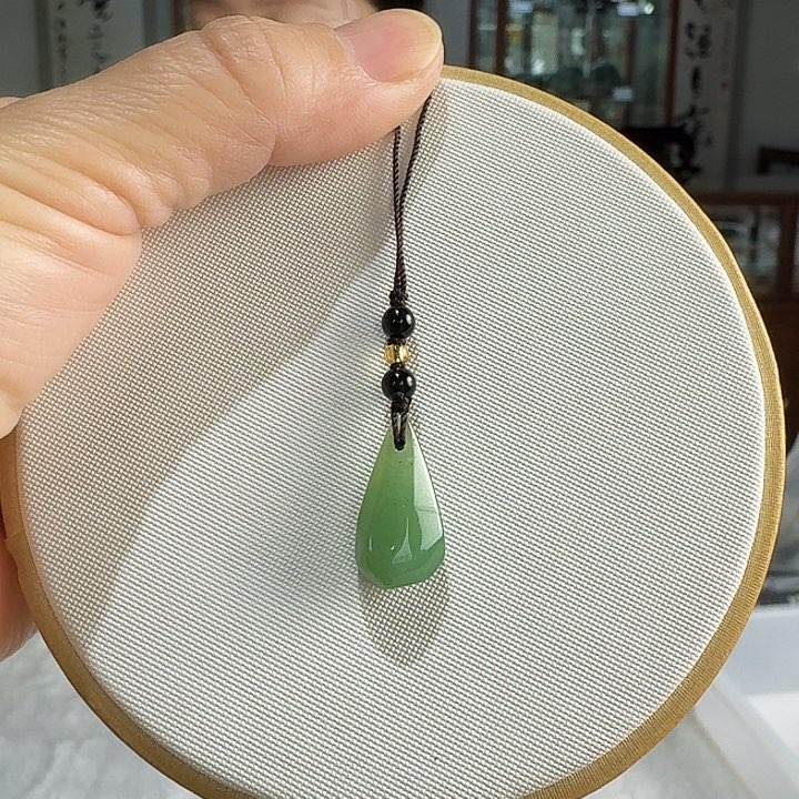 密玉（石英质玉）未镶嵌颈饰