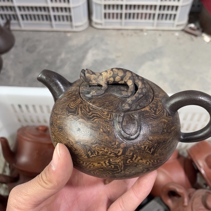 老厂紫砂壶一件。