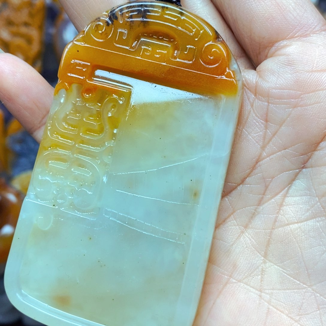 未镶嵌石英质玉（黄龙玉）毛衣链