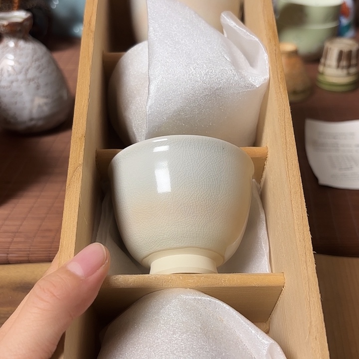 瓷片喵喵笑哈哈哈哈