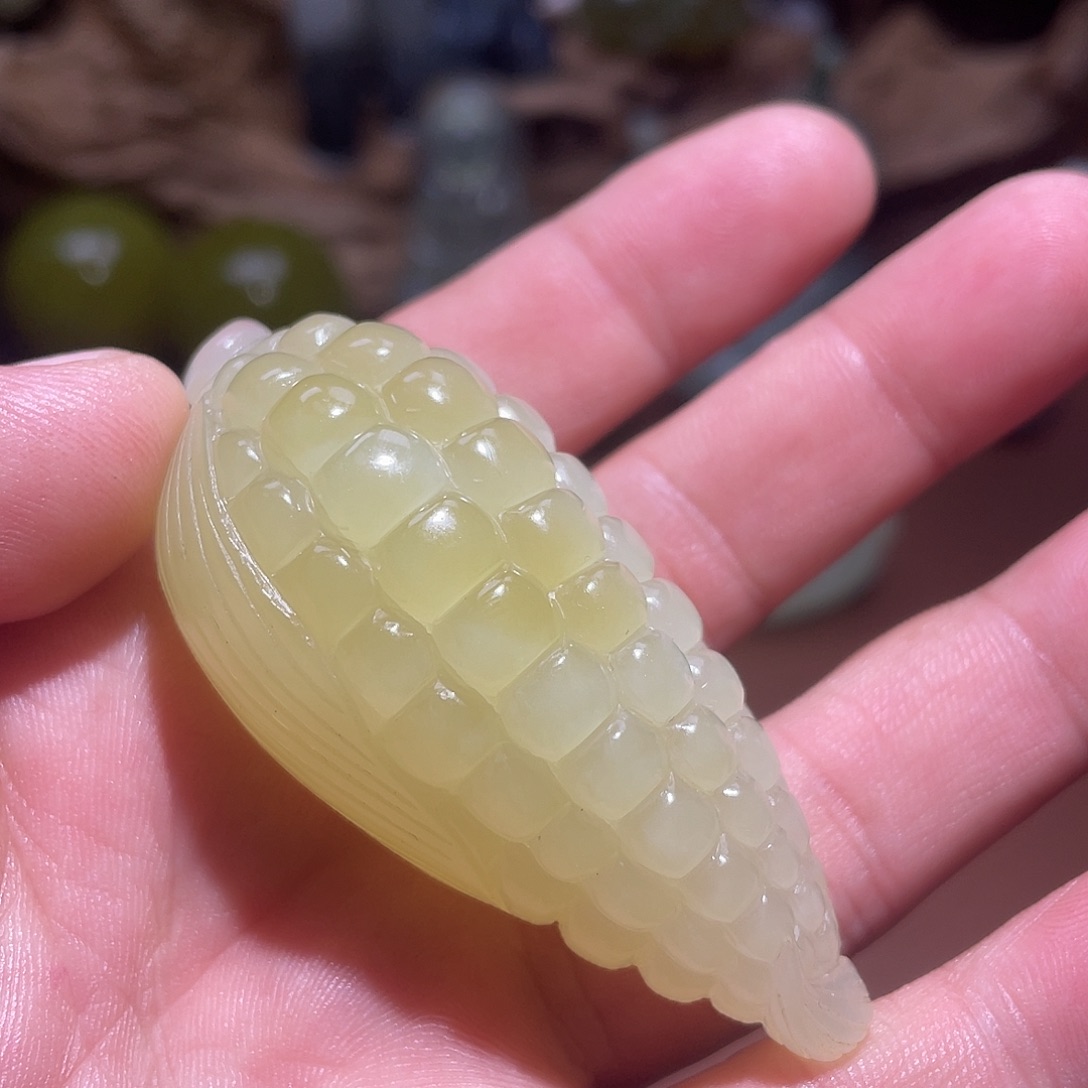 蛇纹石玉未镶嵌珠宝奇石