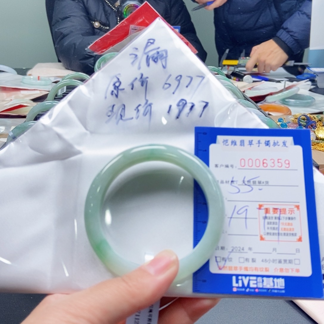翡翠手镯未镶嵌?****?缅甸翡翠