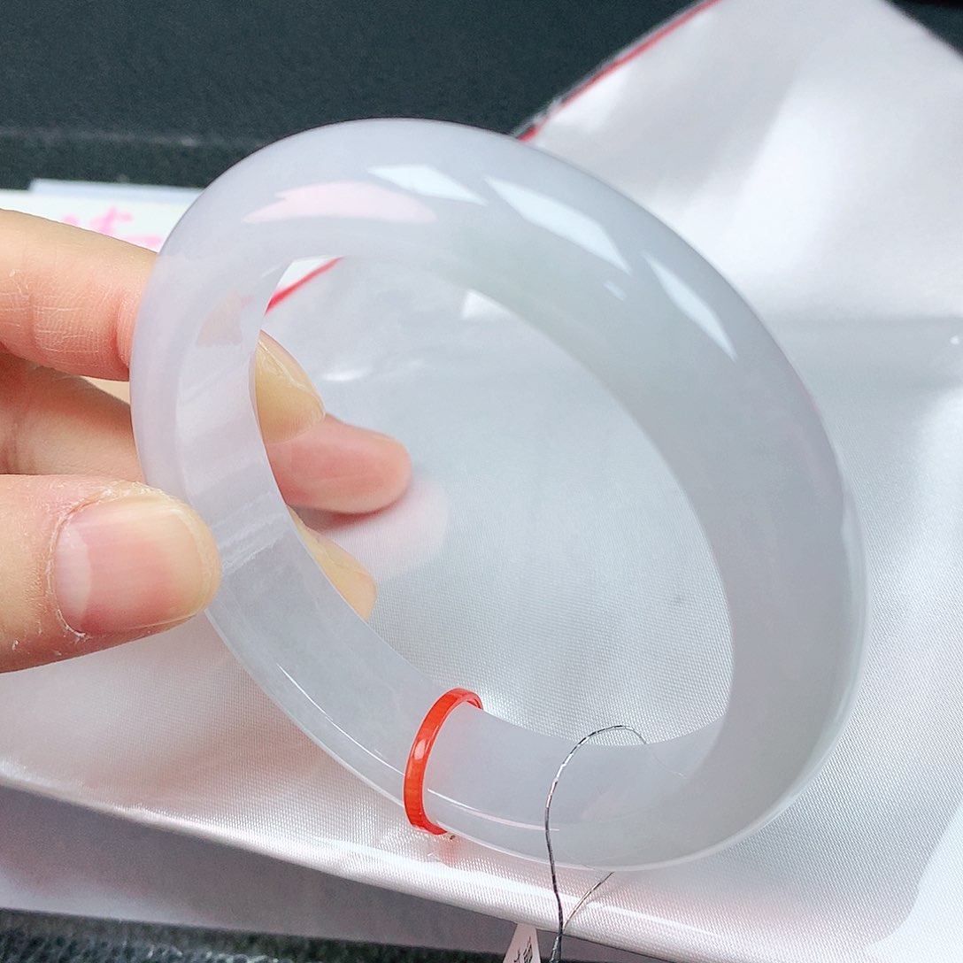 翡翠手镯未镶嵌56圈