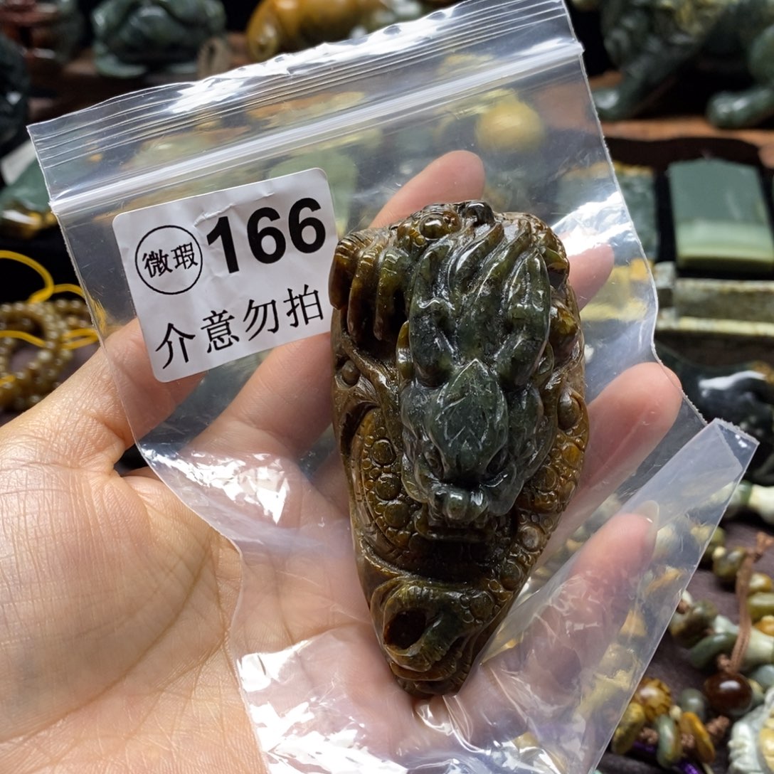 未镶嵌岫岩河磨玉（透闪石质玉）把件