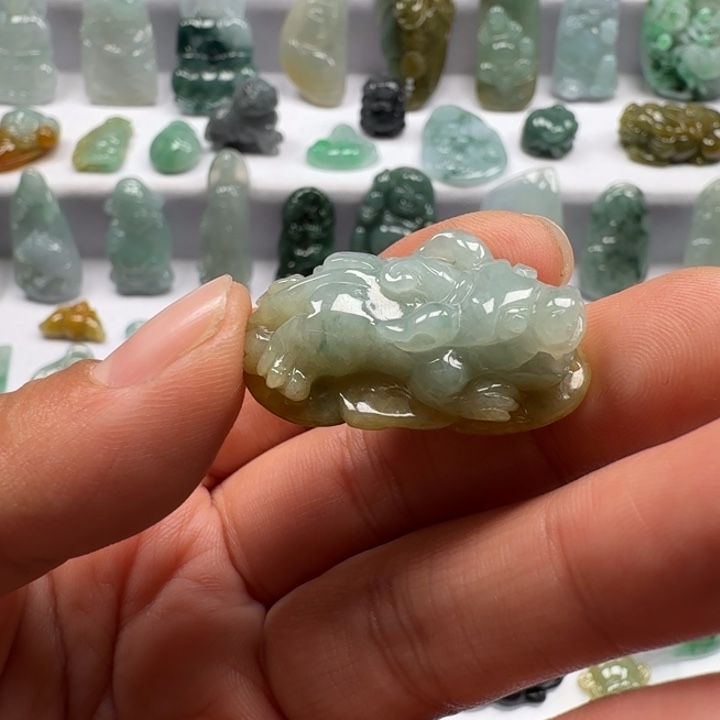 青***玉翡翠未镶嵌颈饰翡翠