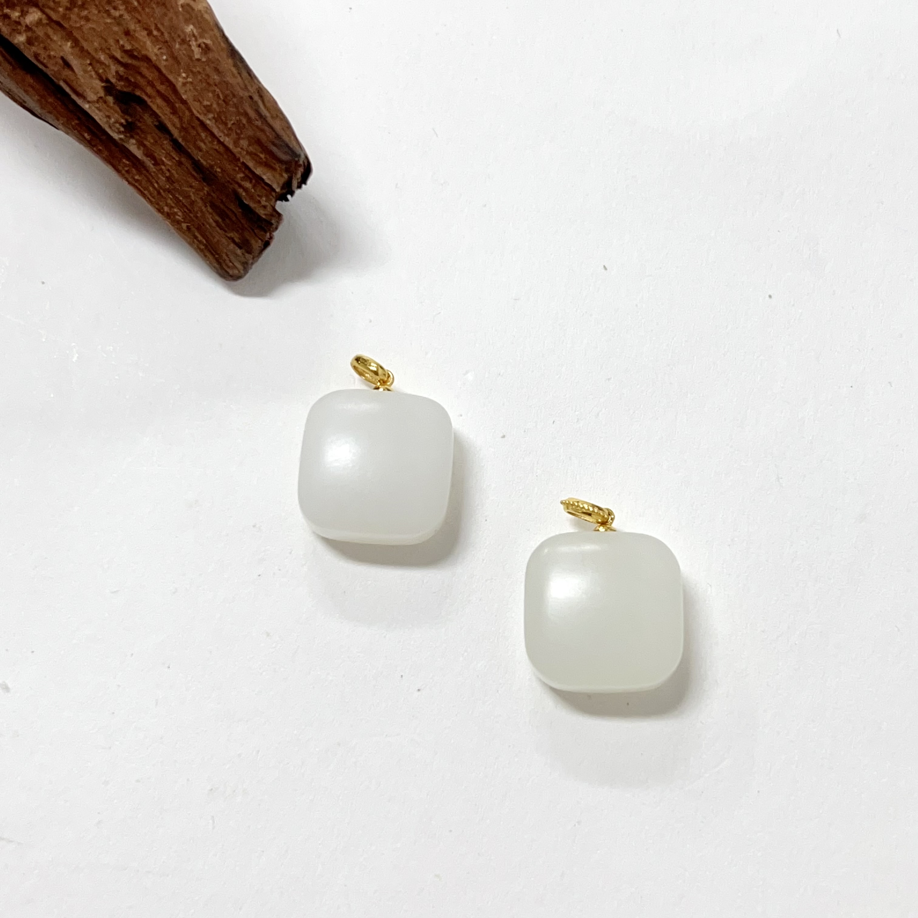 【小宝珠宝】22 S88905-18K金和田玉吊坠-多样性发其一-16*16*8.5mm