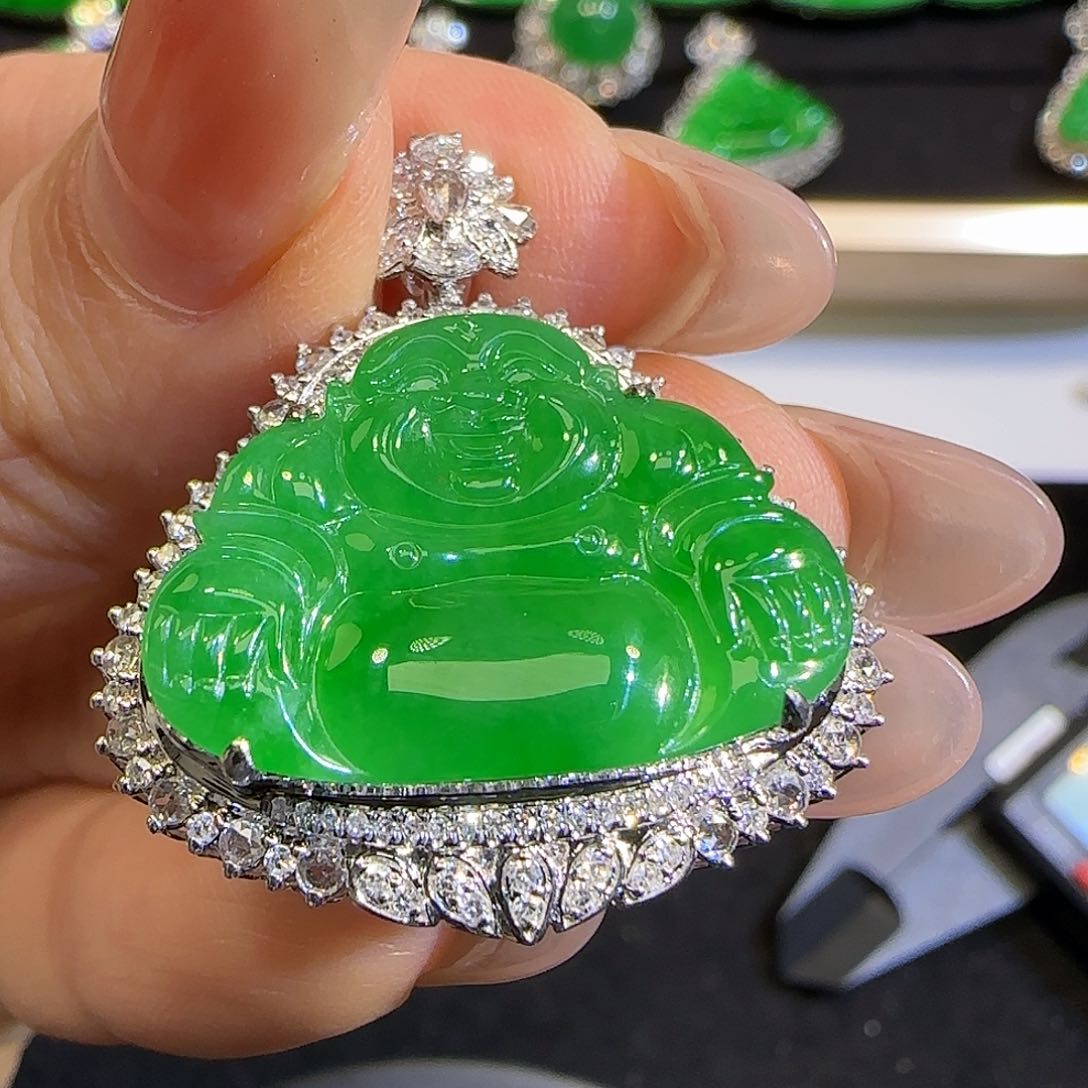 翡翠颈饰18K金镶嵌佛公