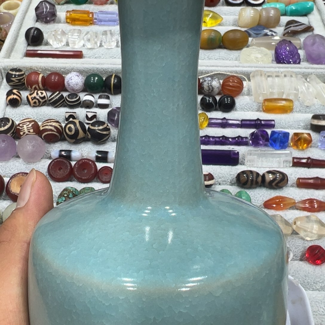 汝窑冰花鱼鳞片盘口瓶